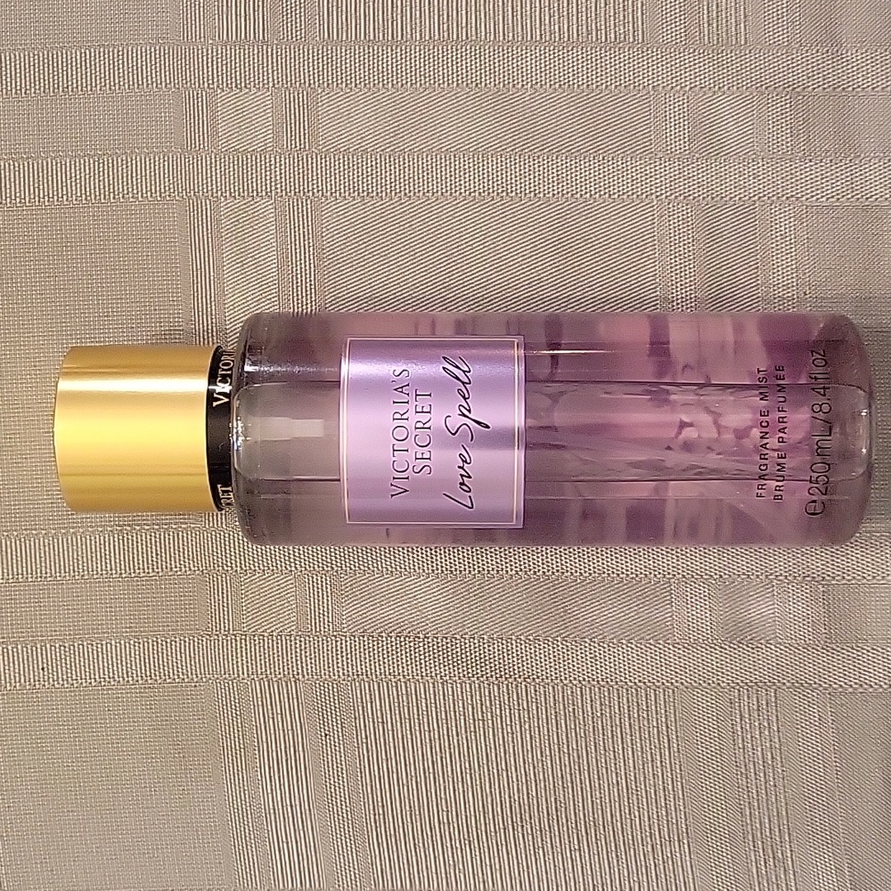 Victoria Secret body mist Love Spell